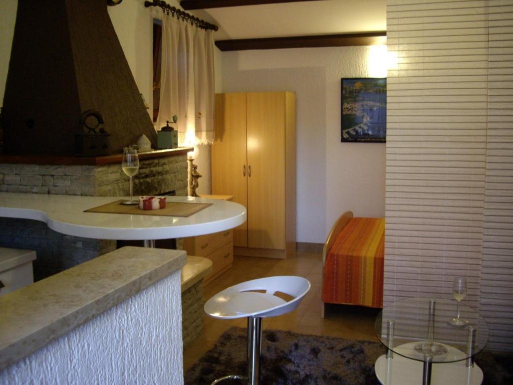 Adria Apartments Pula Luaran gambar