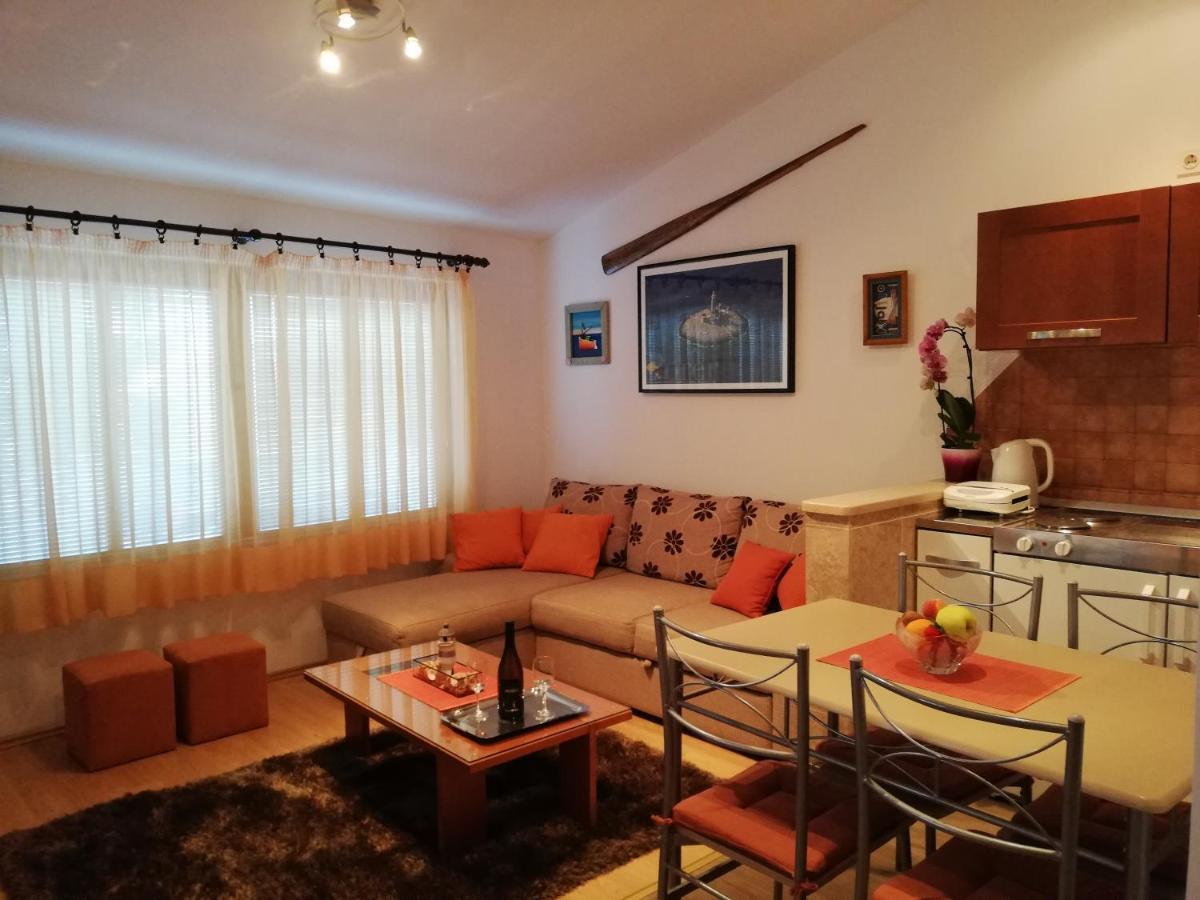 Adria Apartments Pula Luaran gambar